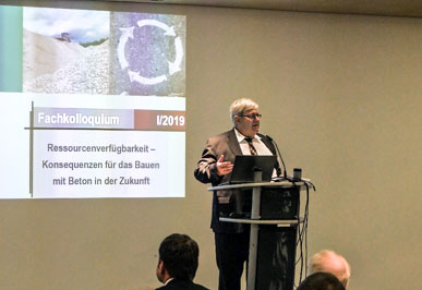 Herr Prof.- Dr.-Ing. Rolf Breitenbücher (Vorsitzender des DAfStb)